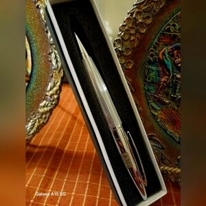 VTG..NWOT..LEEDS.. SILVER BLACK INK BALL POINT REFILLABLE PEN IN BOX..TWISTED